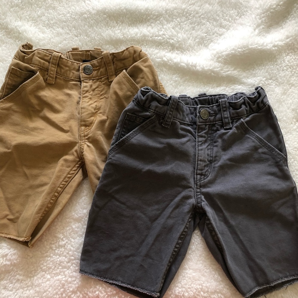 Bundle of 2 boy shorts, size 5